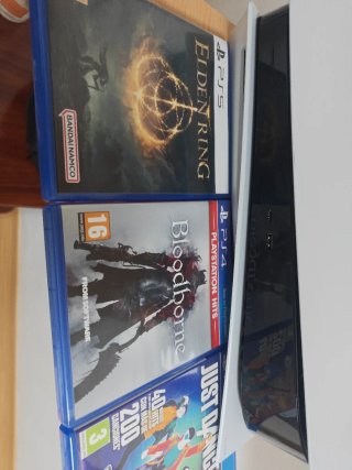 Consola PlayStation 5 + 3 Juegos + soporte