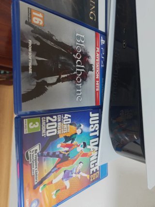 Consola PlayStation 5 + 3 Juegos + soporte