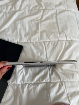Apple iPad 8ª Gen Plata + Funda + Pencil