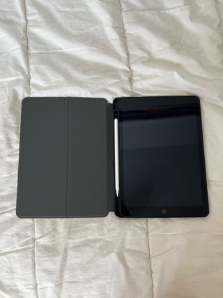 Apple iPad 8ª Gen Plata + Funda + Pencil