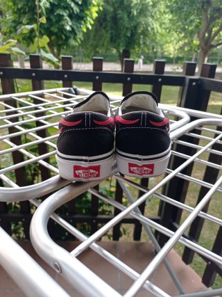 Zapatillas Vans Talla 37 con Diseño de Llamas