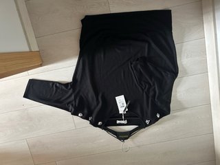 Camiseta negra hombros detalle Talla XXL 50