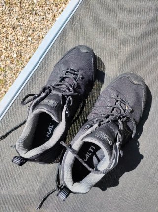2 mejor que 1. Zapatos Halti y Salomon.