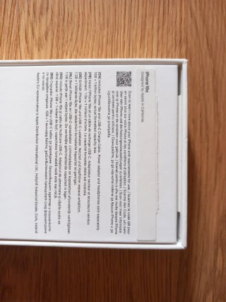 Caja iPhone 16 e