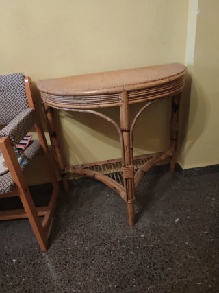 Mesa recibidor bambú y ratán