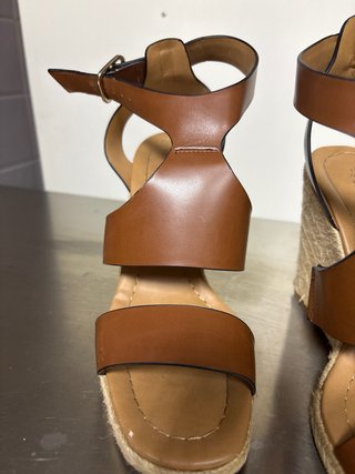 Sandalias cuña piel marrón