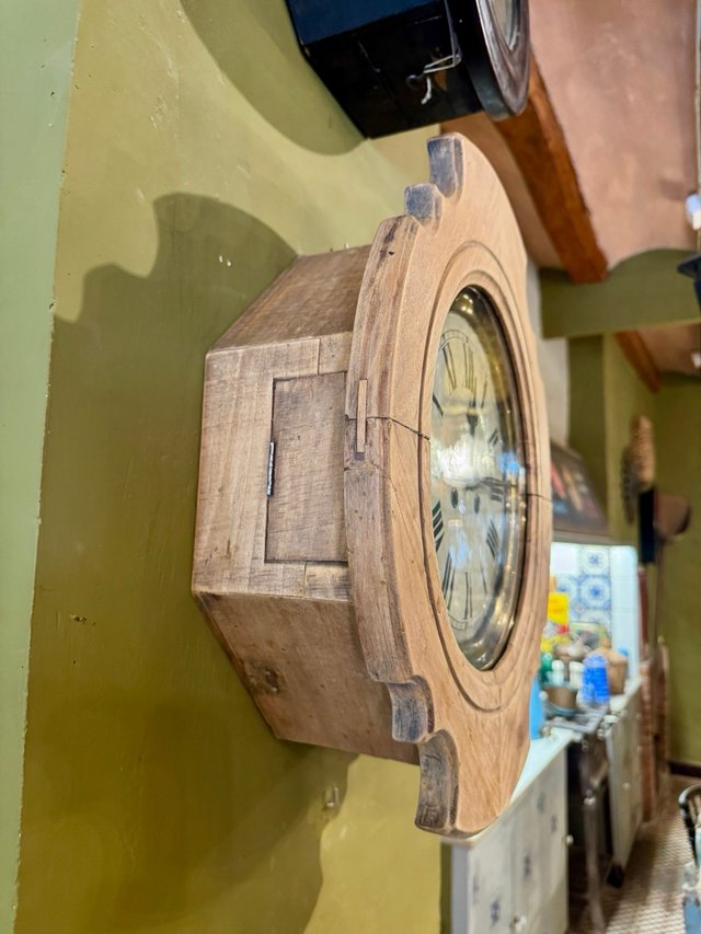 Reloj antiguo de cuerda restaurado