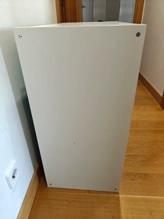 Mueble Ikea blanco puertas turquesa y blancas