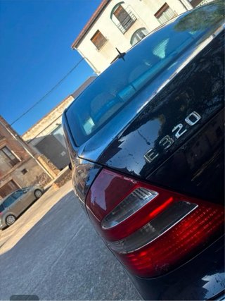 Mercedes-Benz E320