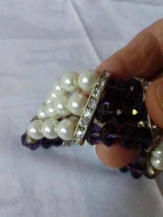 Bracciale con perle e cristalli