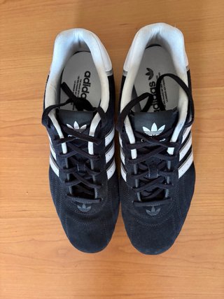 Zapatillas Adidas Negras y Blancas Talla 43.5