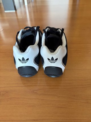 Zapatillas Adidas Negras y Blancas Talla 43.5