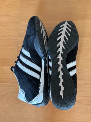 Zapatillas Adidas Negras y Blancas Talla 43.5