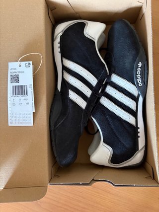 Zapatillas Adidas Negras y Blancas Talla 43.5