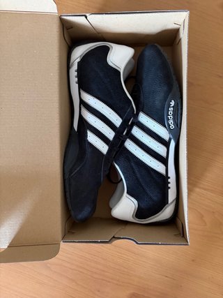 Zapatillas Adidas Negras y Blancas Talla 43.5