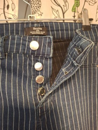 Pantalón pitillo Bershka rayas