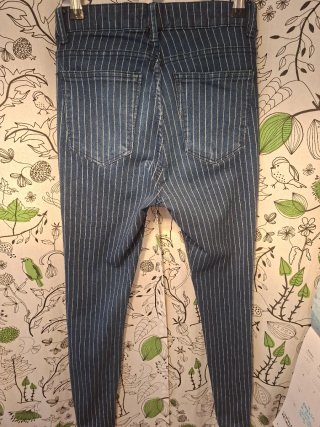 Pantalón pitillo Bershka rayas