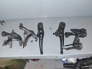 Conjunto Ultegra R8000 Transmisión y Frenos.