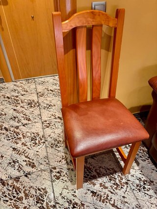 2 Sillas de Madera y Cuero Marrón