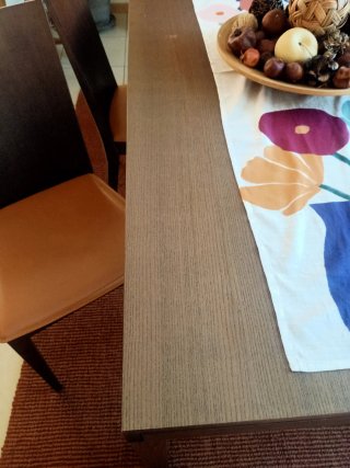 Tavolo Calligaris con 4 sedie.