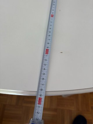 Mesa de cocina blanca con 4 sillas