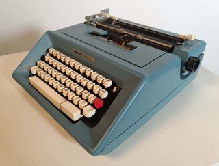 Máquina de escribir Olivetti Studio 46