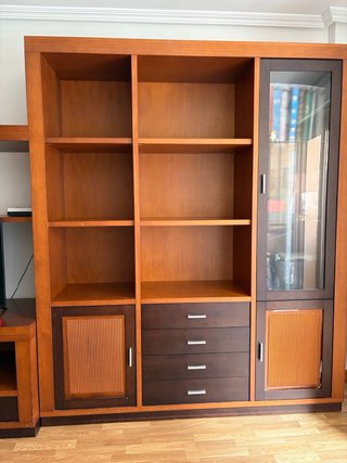 Mueble de salón wengué con vitrina