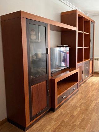 Mueble de salón wengué con vitrina