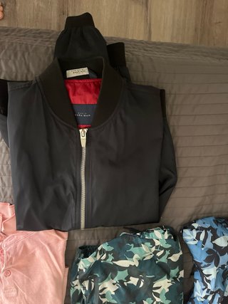 Lote Ropa Hombre: Camisas y Pantalones