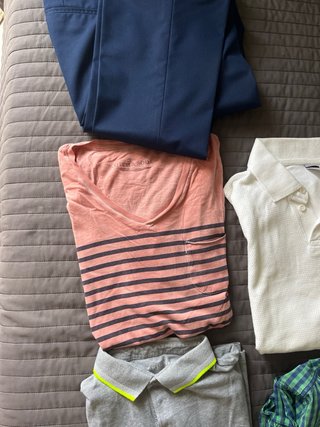 Lote Ropa Hombre: Camisas y Pantalones