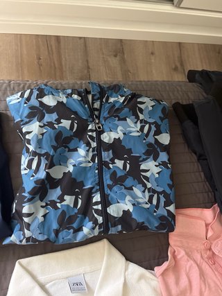 Lote Ropa Hombre: Camisas y Pantalones