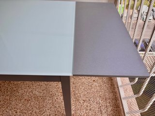 Mesa extensible cristal y metal