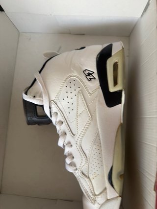 Zapatillas Jordan Air Negras y Blancas