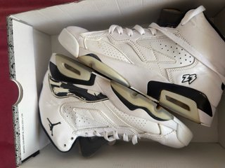 Zapatillas Jordan Air Negras y Blancas