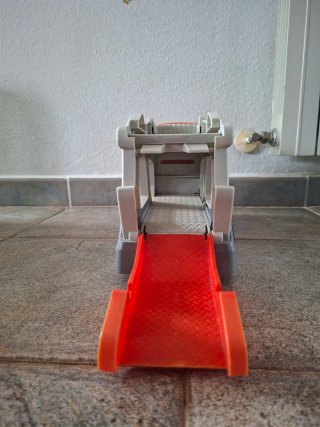 Camión transportador de coches de juguete