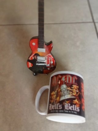 Taza y Adorno Guitarra ACDC