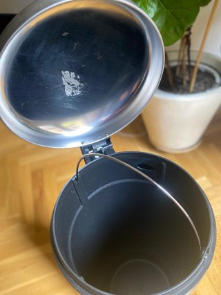 Cubo basura metálico con pedal
