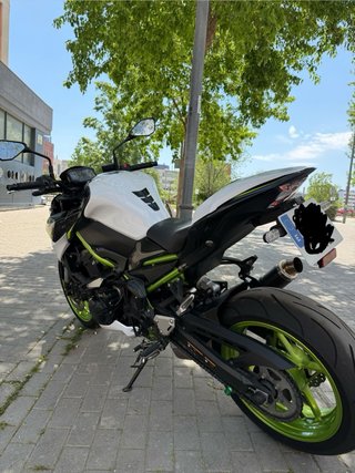 Kawasaki Z900 Blanca y Verde