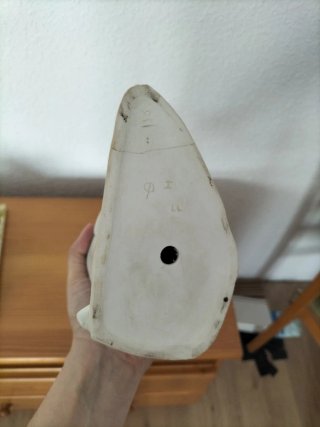 Figura de porcelana mujer con cántaro