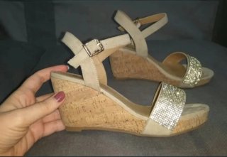Sandalias cuña Vives beige/dorado Talla 37