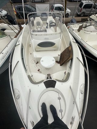 Quicksilver 720 con Yamaha 200cv