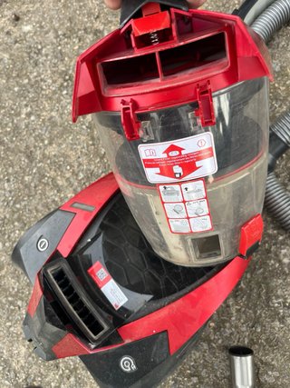 Aspiradora Roja con Manguera