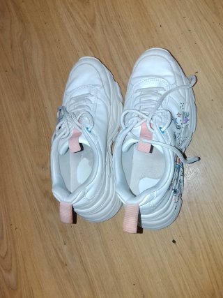 Zapatillas blancas con dibujos
