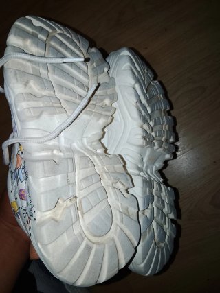 Zapatillas blancas con dibujos