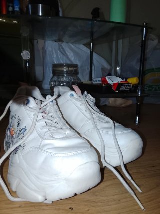 Zapatillas blancas con dibujos