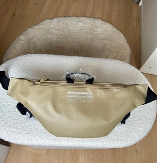 Riñonera Lacoste Beige y Negra