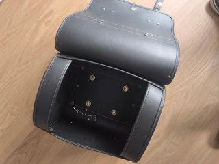 Baúl piel moto