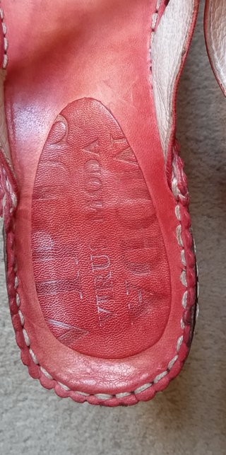Chanclas de piel roja T.38/39