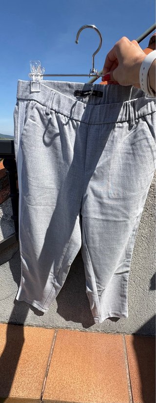 Pantalón Zara Gris con Raya Lateral