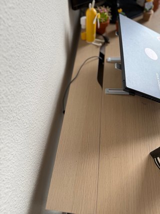 Mesa de trabajo Ikeade madera clara en buen estado